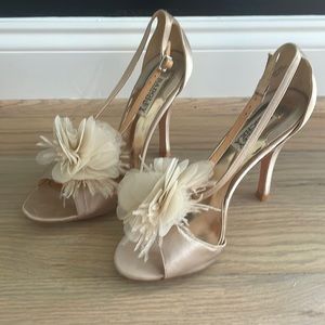 Badgley Mischka champagne floral/ feather sling back heel. 3”